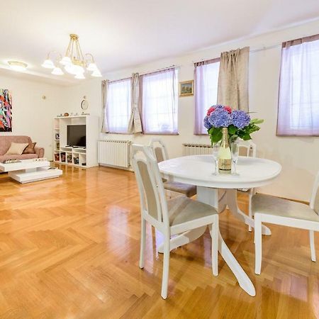 Central Apartment Smiley - Free Parking Ζάγκρεμπ Εξωτερικό φωτογραφία